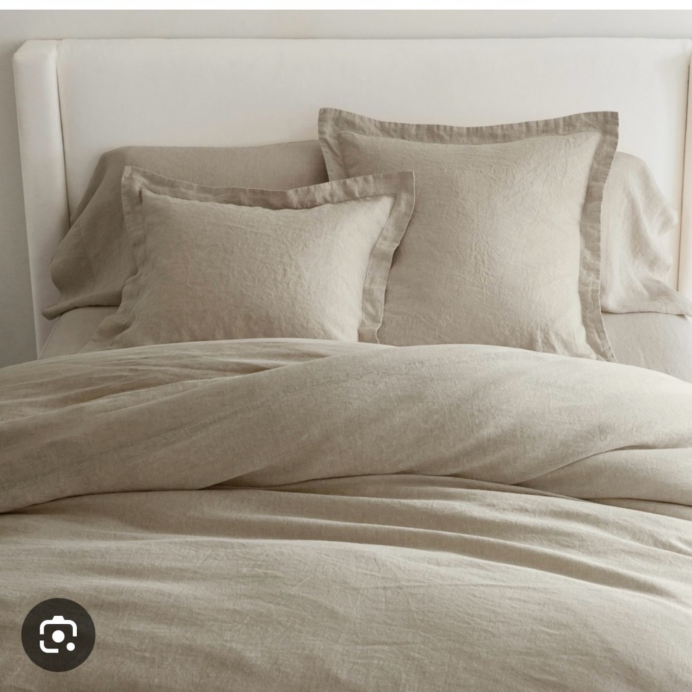 Pottery Barn Belgian Flax Linen Duvet Cover, 2 pillow shams and bed skirt, King